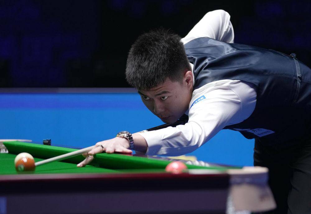 心勃勃的发 心勃勃的发